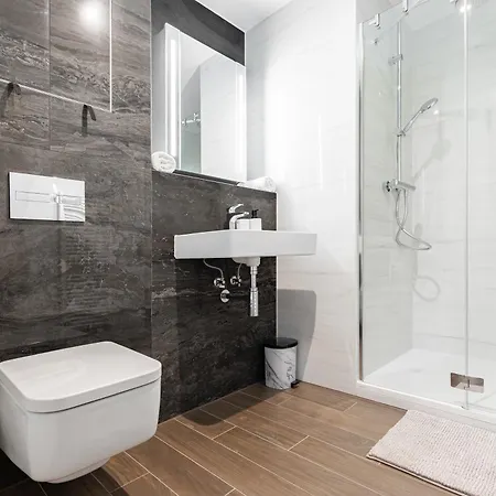 Eurovea Tower - Luke Danube 24 ברטיסלאבה